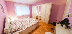 อพาร์ทเมนท์สำหรับครอบครัว, 2 ห้องนอน | 2 ห้องนอน, ตู้นิรภัยในห้องพัก, โต๊ะทำงาน, ห้องเก็บเสียง