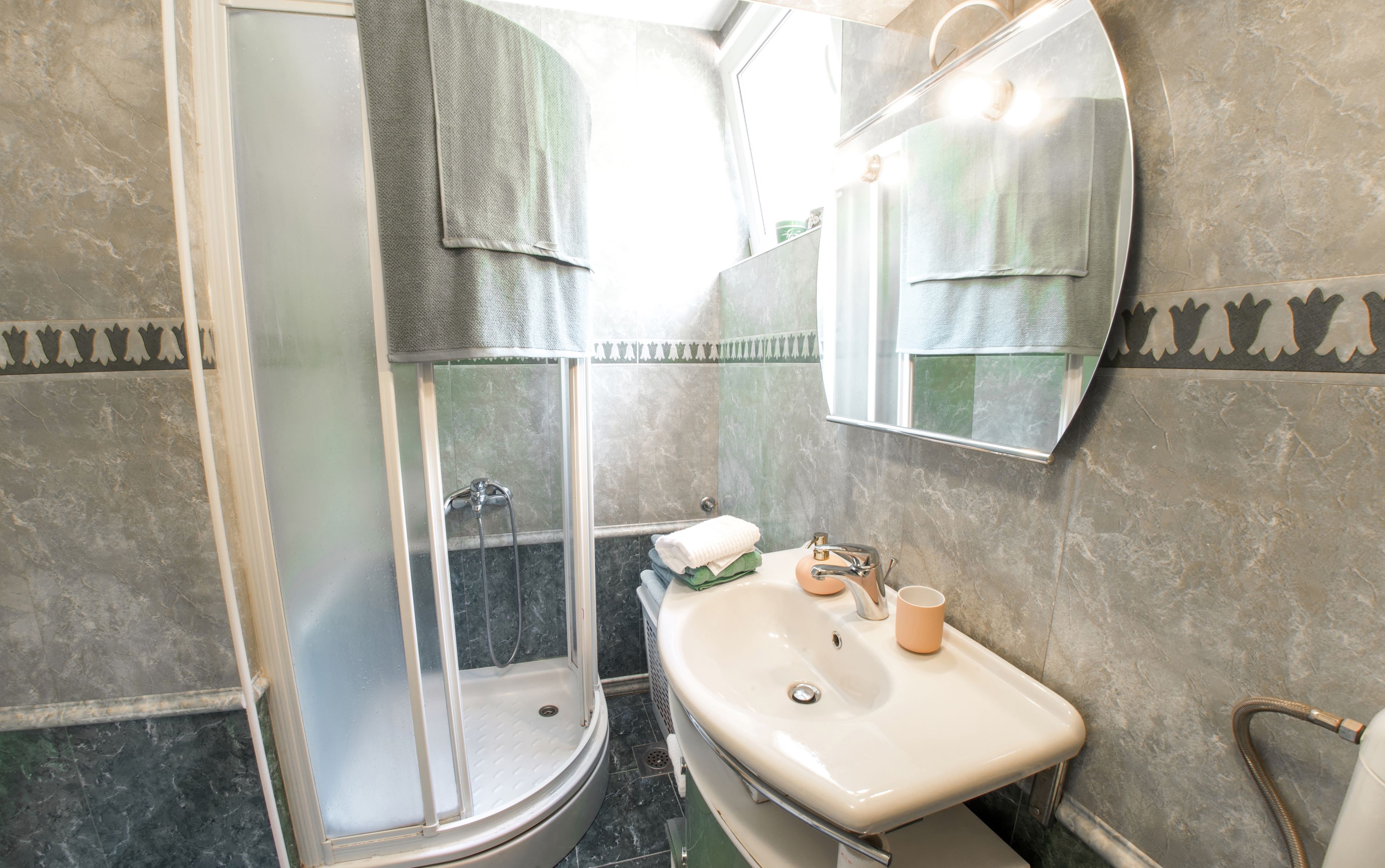 Family Apartment, 2 Bedrooms | Bathroom | Shower, free toiletries, hair dryer, towels