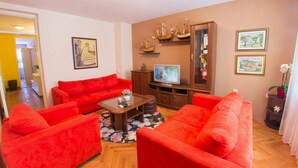 Family Apartment, 2 Bedrooms | Living room | Flat-screen TV