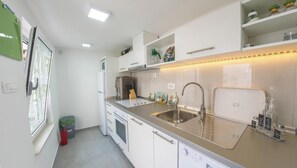 Fridge, stovetop, electric kettle, cookware/dishes/utensils