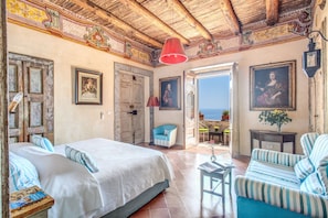 8 bedrooms, iron/ironing board, free WiFi, bed sheets