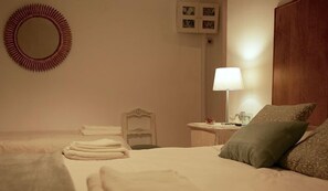 5 Schlafzimmer, Schreibtisch, Bügeleisen/Bügelbrett, kostenloses WLAN