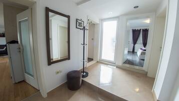 Deluxe Apartment | Living area | Flat-screen TV