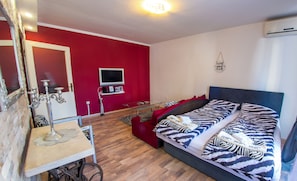 Appartement Ville (Studio) | 1 chambre, fer et planche à repasser, accès au Wi-Fi (inclus)