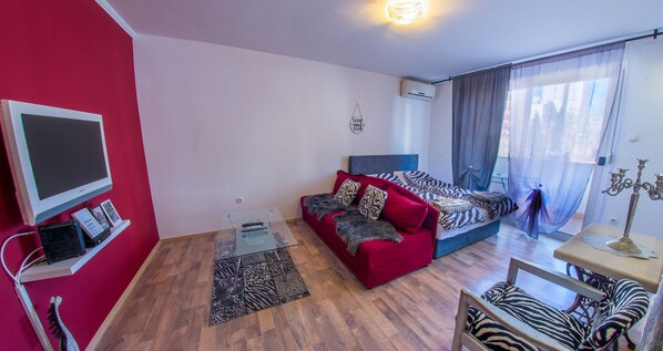Appartement Ville (Studio) | Aire de séjour | Téléviseur à écran plat