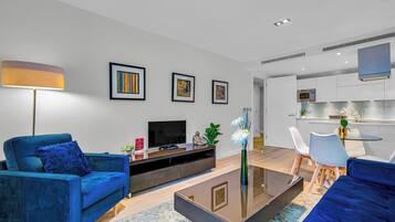 Deluxe Apartment, 2 Bedrooms, City View | Living area