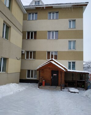 Property entrance - Hotel Lira (Samara)