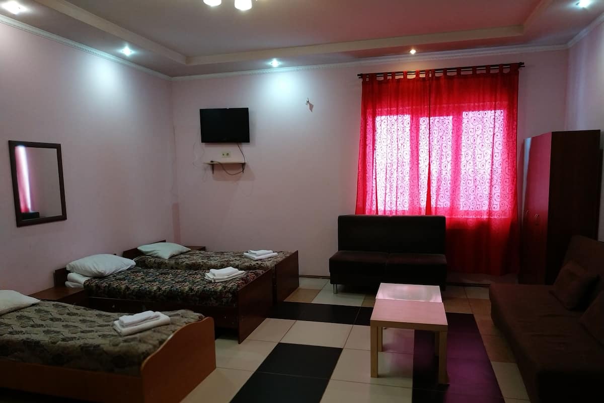Premium bedding, desk, soundproofing, free WiFi
