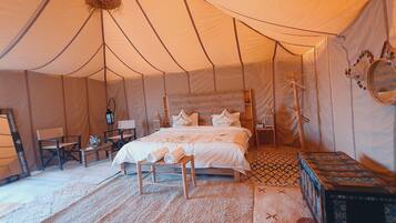 Deluxe-dobbeltværelse | Pengeskab på værelset, individuelt design, individuel indretning