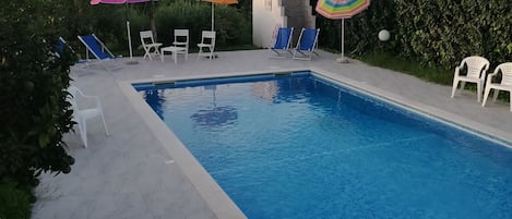 حمّام سباحة خارجي