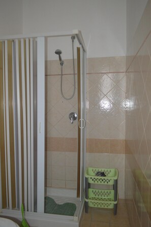 Shower, hair dryer, bidet, towels - Blue Pools Relax Casa Martina (Balestrate)