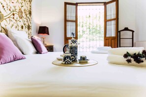 11 soveværelser, skrivebord, strygejern/strygebræt, weekendseng