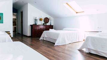 11 bedrooms, desk, iron/ironing board, travel crib