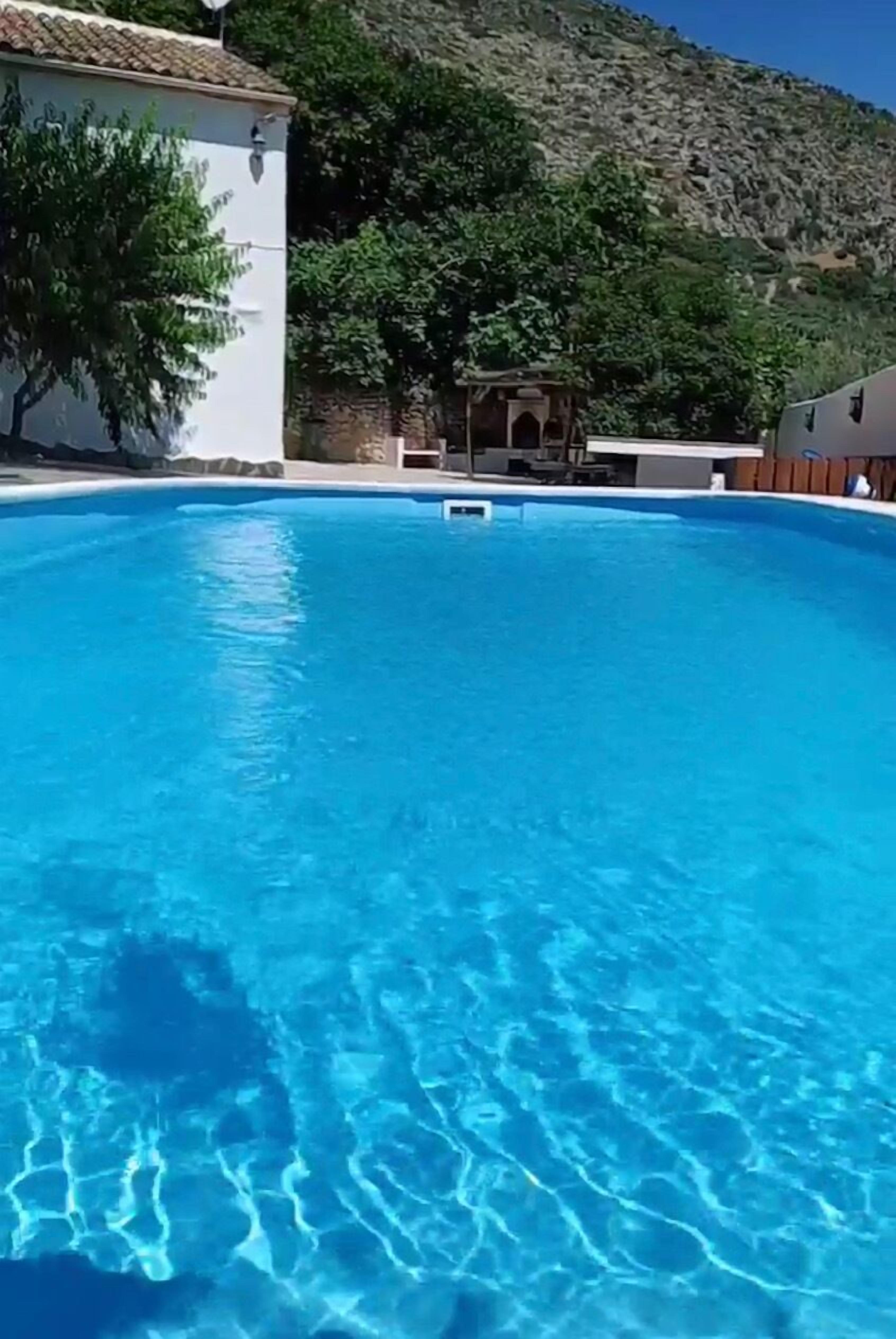 حمّام سباحة خارجي