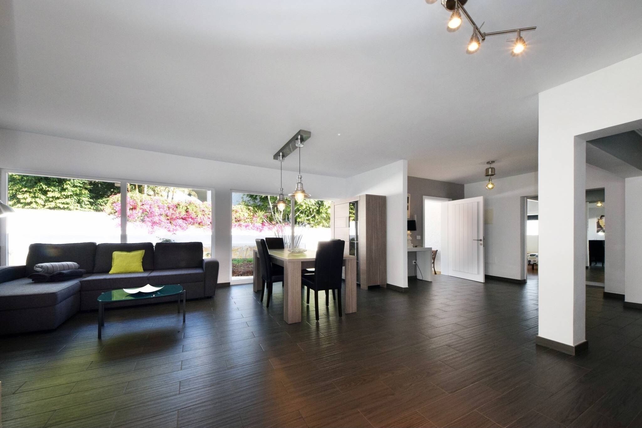 Télévision, table de tennis de table