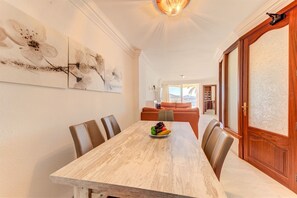 Dining - Brisa Marina for five people front beach (Pollensa)