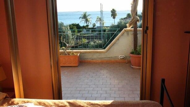Comfort Apartment, 2 Bedrooms, Terrace (Etna) - B&b Il giardino delle meraviglie (Melito di Porto Salvo)