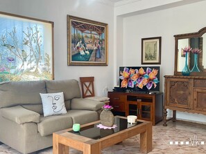 TV - CASA MORA in Benissa – rustic villa with private pool, garden and views (Benissa)