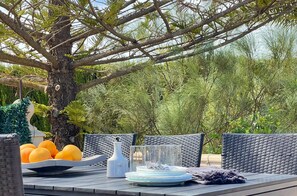 Outdoor dining - CASA MORA in Benissa – rustic villa with private pool, garden and views (Benissa)