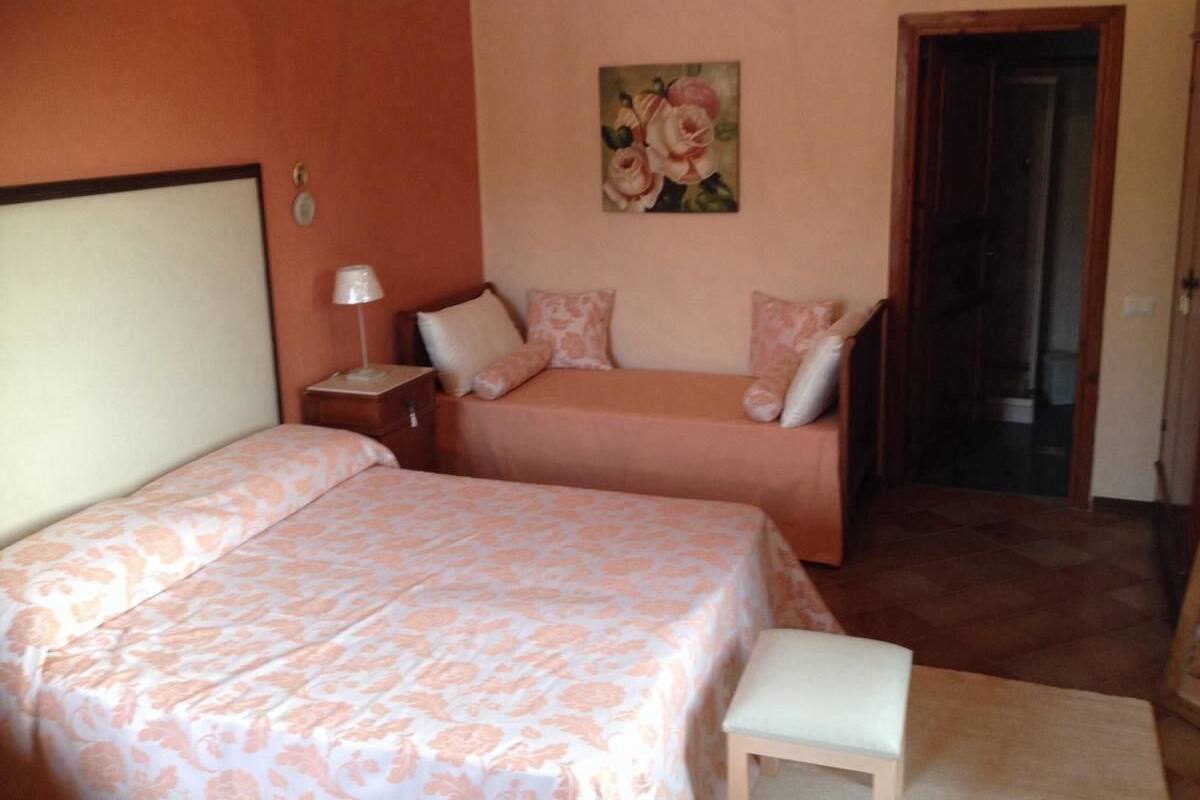 Free cots/infant beds, free WiFi