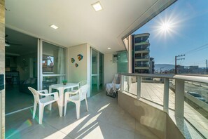 Apartment | Outdoor dining