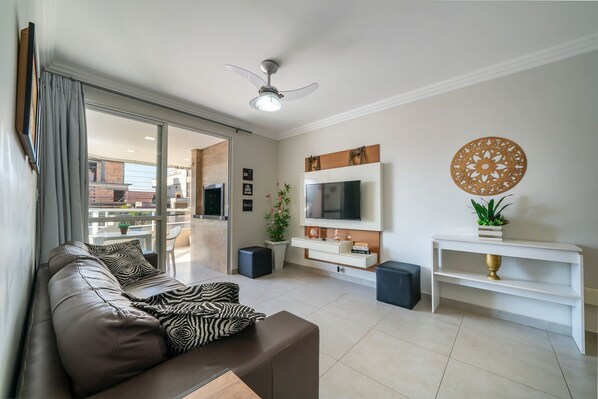 Apartment | Living area | Smart TV