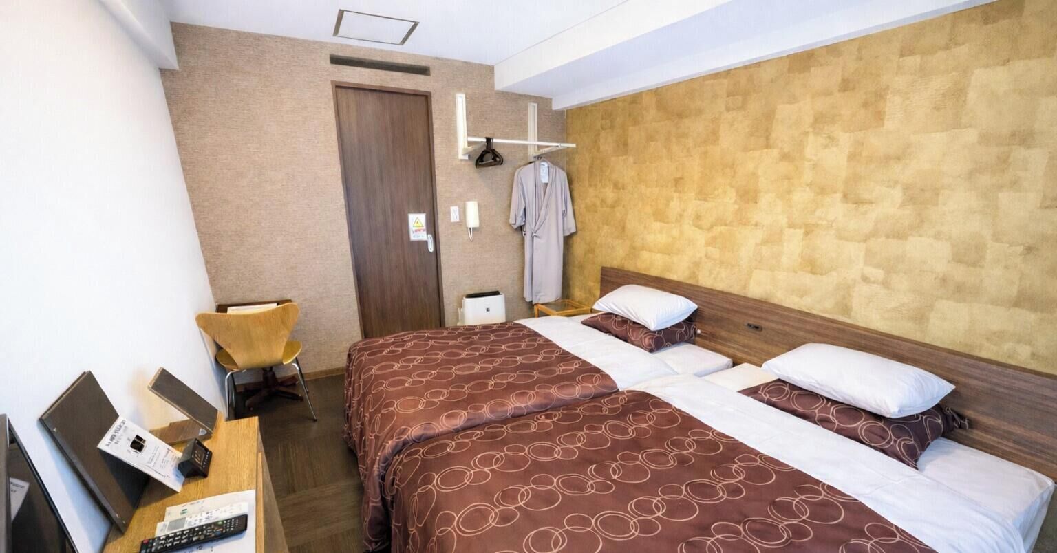 Soundproofing, free WiFi, bed sheets
