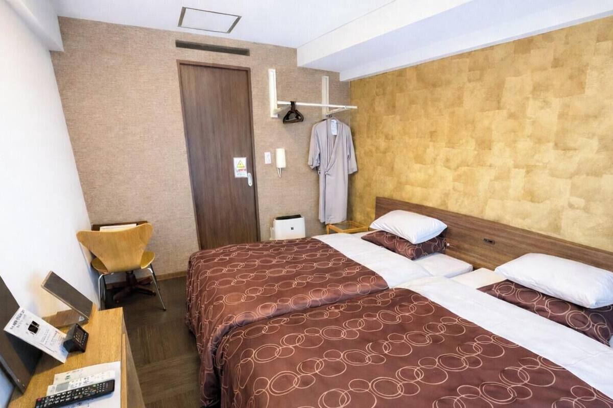 Soundproofing, free WiFi, bed sheets