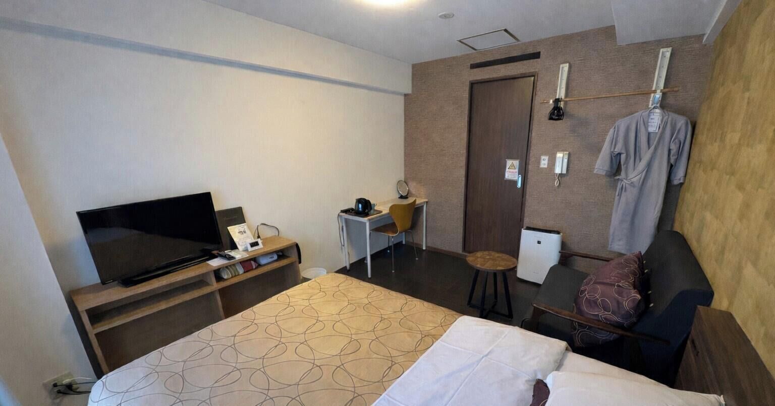 Soundproofing, free WiFi, bed sheets