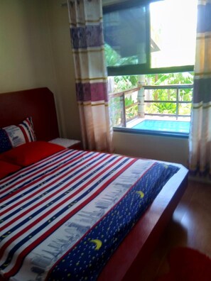 Hochwertige Bettwaren, Minibar, Zimmersafe, individuell dekoriert