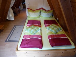 3 chambres, coffres-forts dans les chambres, bureau