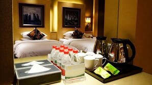 A hotel room with two beds, a coffee maker, and a tray with breakfast items. - Zhengyuan Mingyin International Hotel (Tai'an)