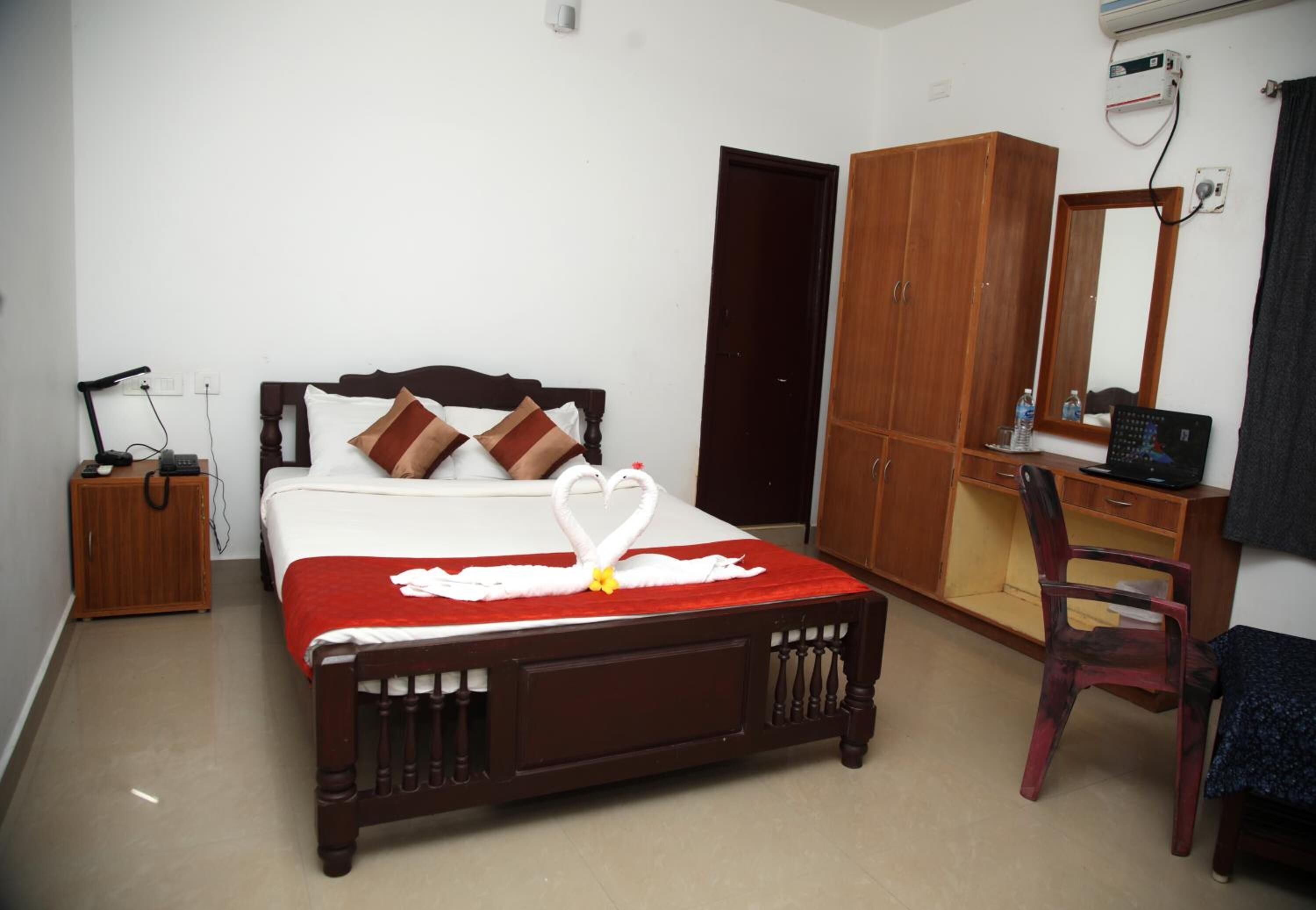 書桌、隔音、無障礙通道