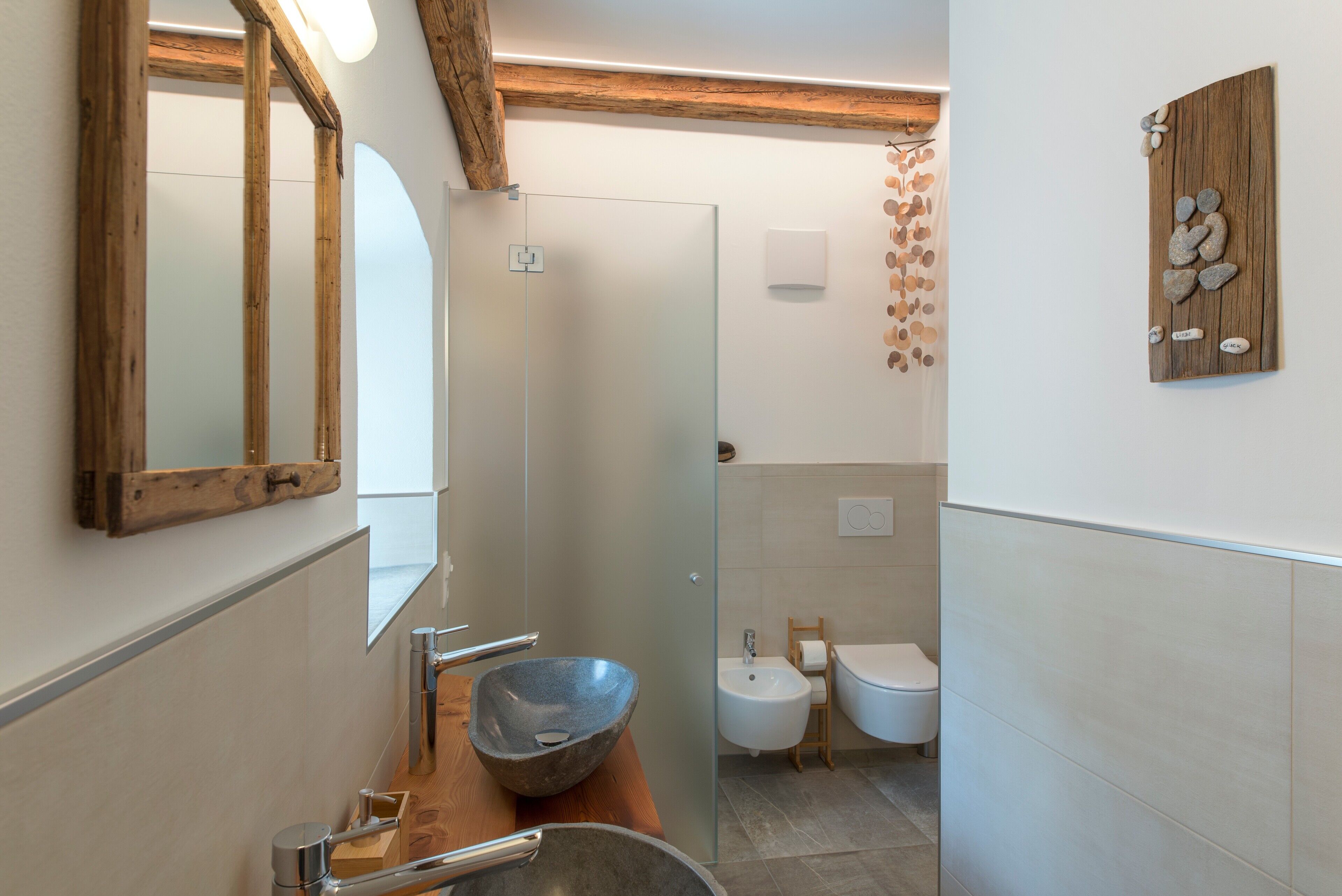 Badewanne, Haartrockner, Handtücher