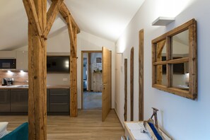 Réfrigérateur, micro-ondes, plaque de cuisson, lave-vaisselle