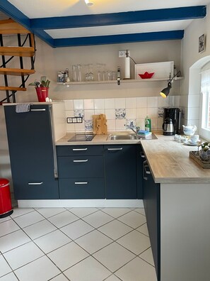 Fridge, dishwasher, coffee/tea maker, electric kettle