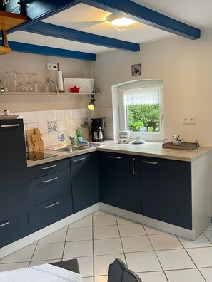 Fridge, dishwasher, coffee/tea maker, electric kettle - Us Huuske, 45028 - Cottage (Jemgum)