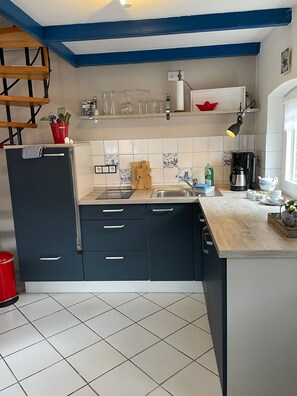 Fridge, dishwasher, coffee/tea maker, electric kettle