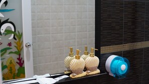 Family House | Bathroom amenities | Shower, free toiletries, hair dryer, towels - T.K Natural Pool Villa (Krabi)