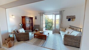 TV, DVD player, books, stereo