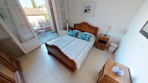 4 bedrooms, iron/ironing board, free WiFi