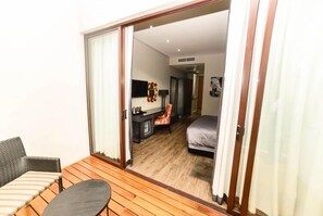 Executive Suite (Copper) | Premium bedding, in-room safe, free WiFi, bed sheets