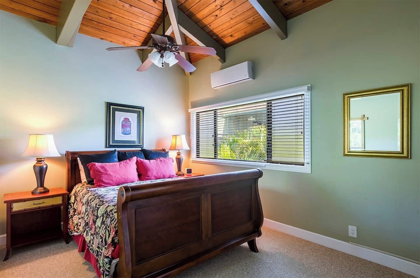 5 bedrooms, iron/ironing board, free WiFi, bed sheets