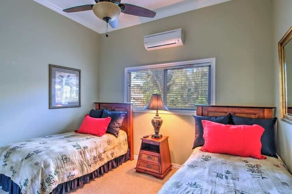5 bedrooms, iron/ironing board, WiFi (free), bed sheets