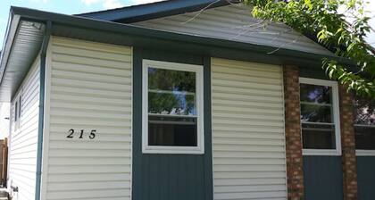 Suite With Private Entrance 20 min to YYC Airport