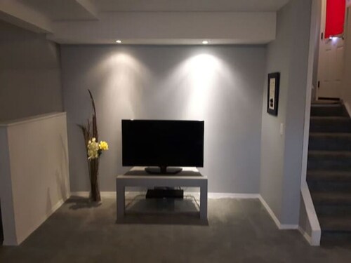 Suite With Private Entrance 20 min to YYC Airport