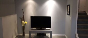 Suite With Private Entrance 20 min to YYC Airport