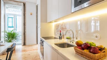 Studio, Balcony, City View | Private kitchenette | Fridge, microwave, oven, stovetop