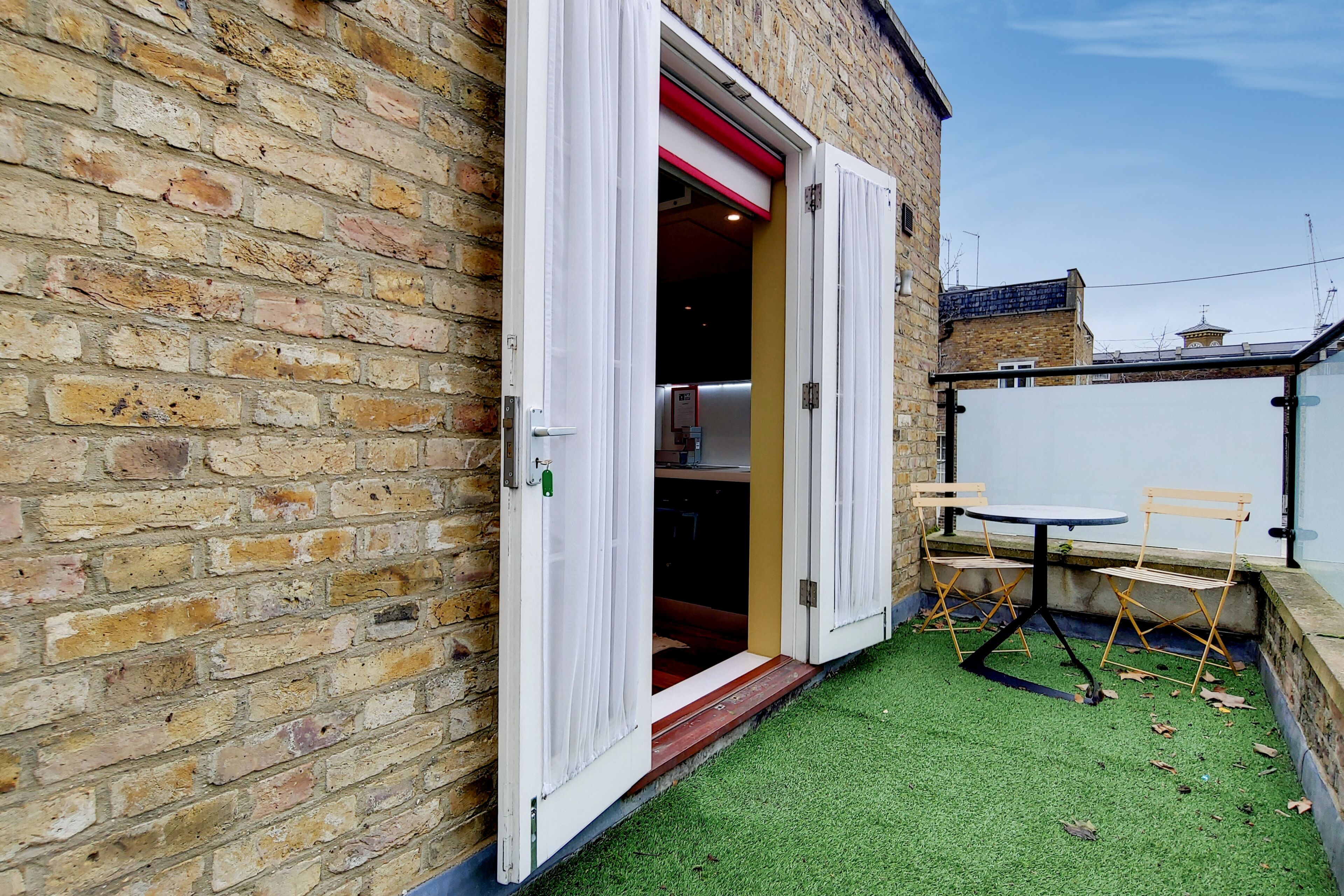 studio residence at the gyle | terrace/patio