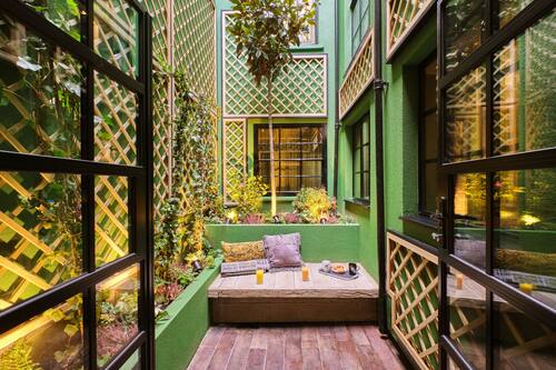 Feature Courtyard | Terrace/patio